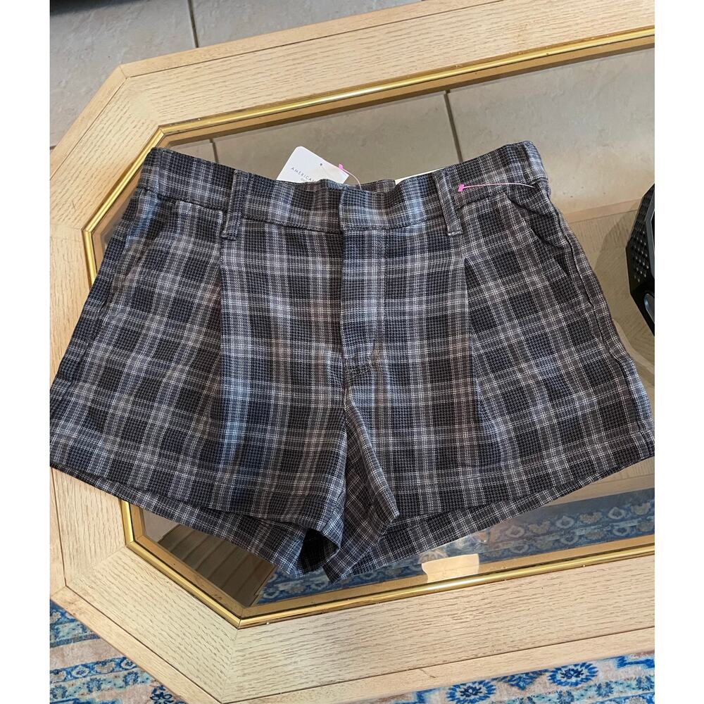 Women’s/Juniors American Eagle Trouser Shorts High Rise Size 2/ 26 inch waist
